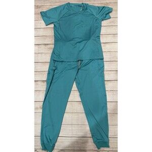 NWT Amara Scrub Set Gray top Medium and pants large
